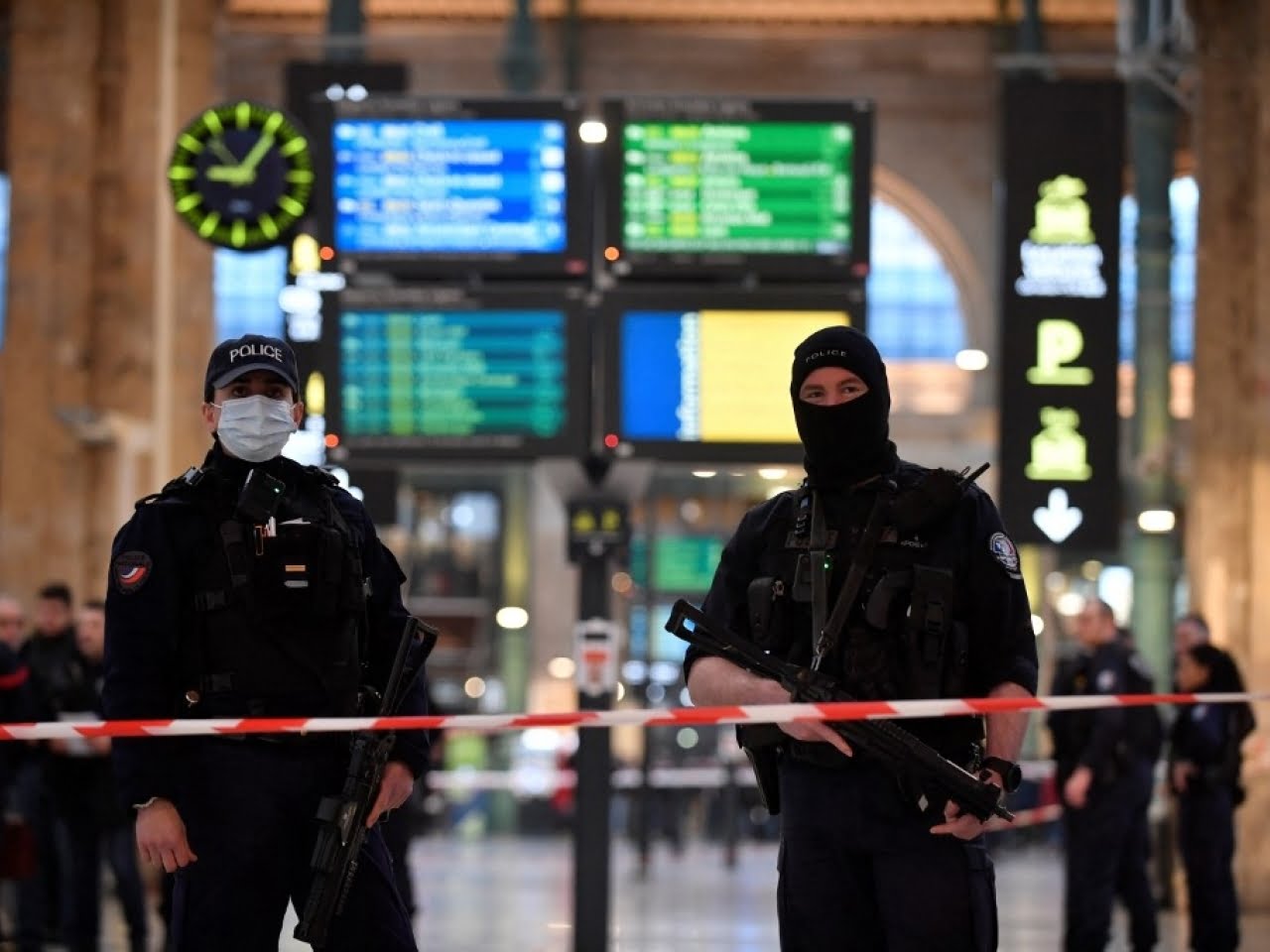 An Attacker Stabbed Six People In A Paris Train Station - Times Of Pakistan